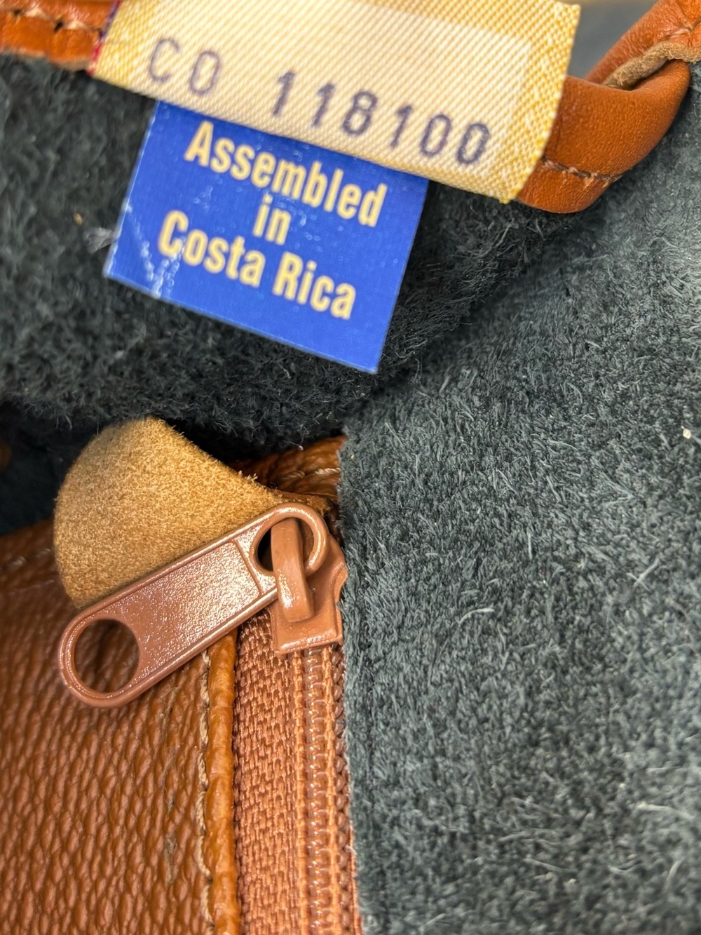 Dooney & Bourke vintage made in Costa Rica All-Weather Leather Carrier Bag EUC - Picture 12 of 15